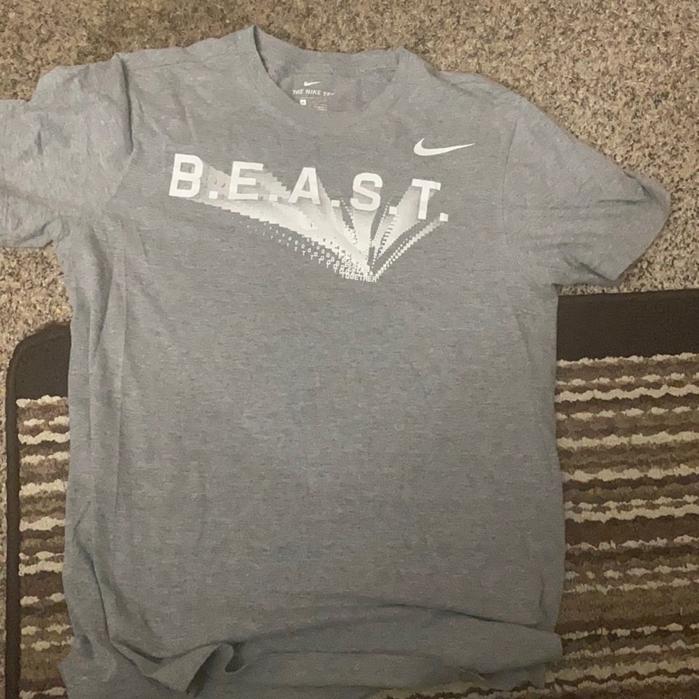 Nike men’s small shirt